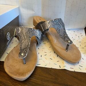 Giani Bernini Granite Snake Skin sandal NEW in Box 8.5M